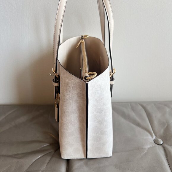 Coach CV965 Mollie Tote Bag 25 In Signature Canvas IN White/Chalk - Picture 3 of 10
